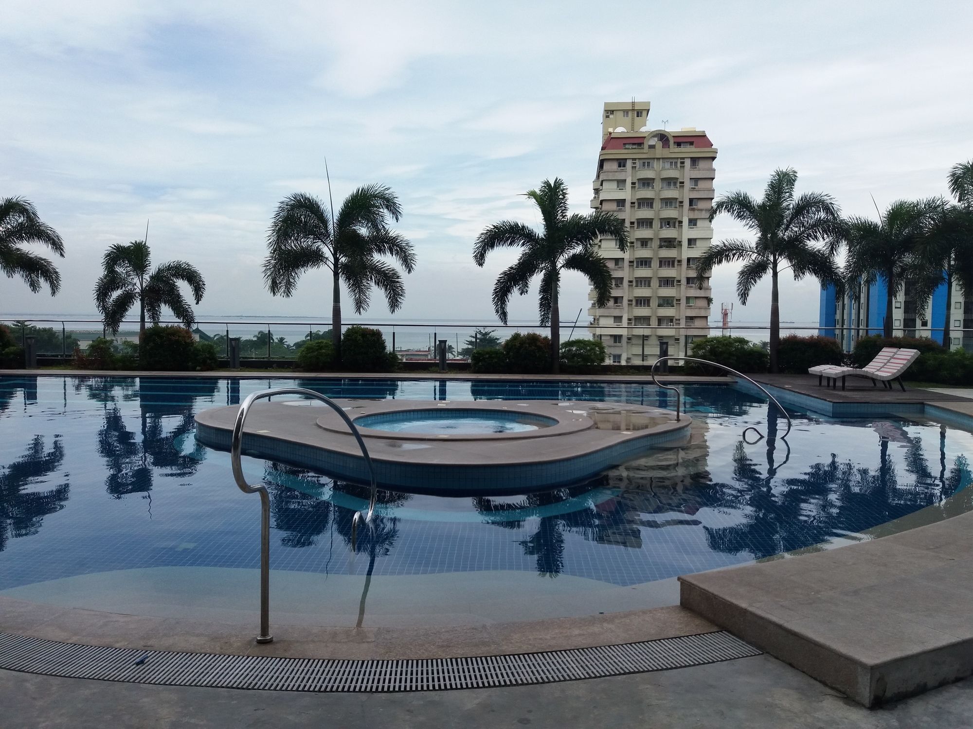 Malate Bayview Mansion City View Манила Екстериор снимка